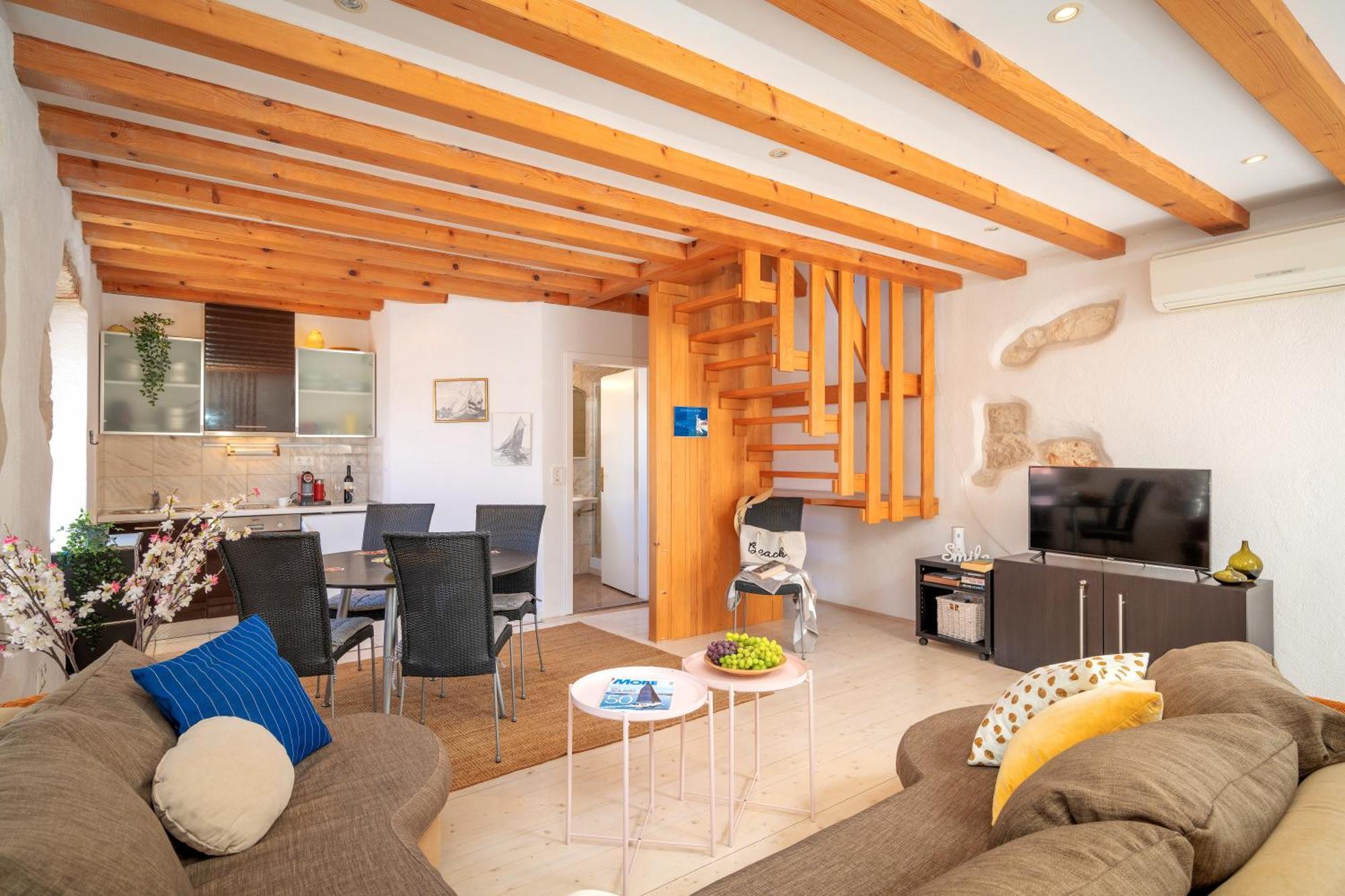 Stonehouse 22 - Zf Hvar *