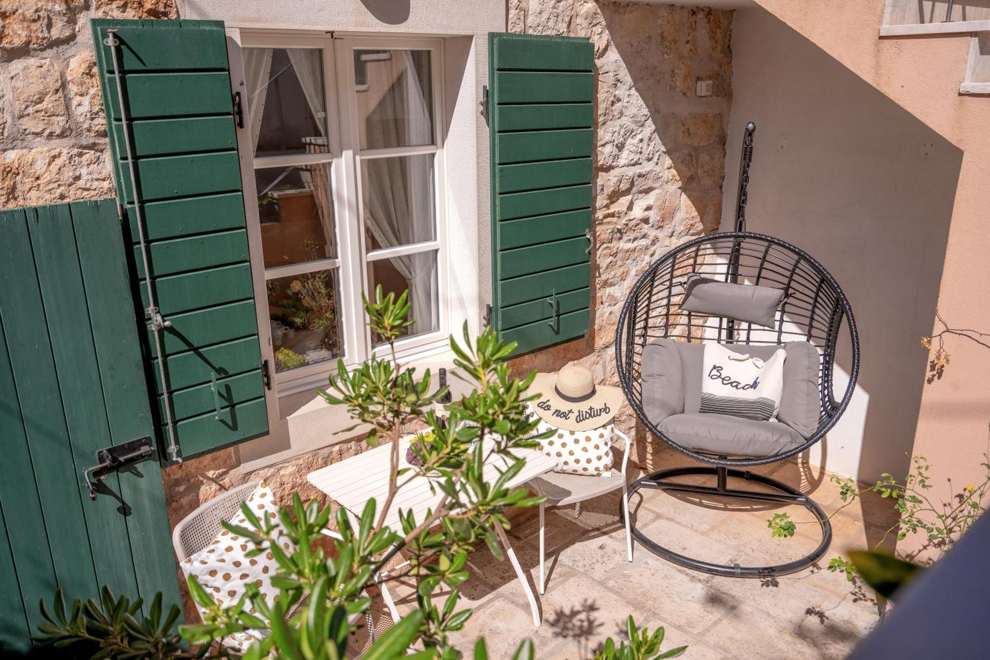 Stonehouse 22 - Zf Hvar *