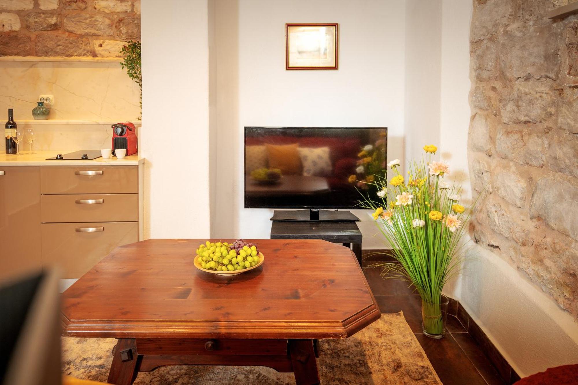 Stonehouse 22 - Zf Hvar