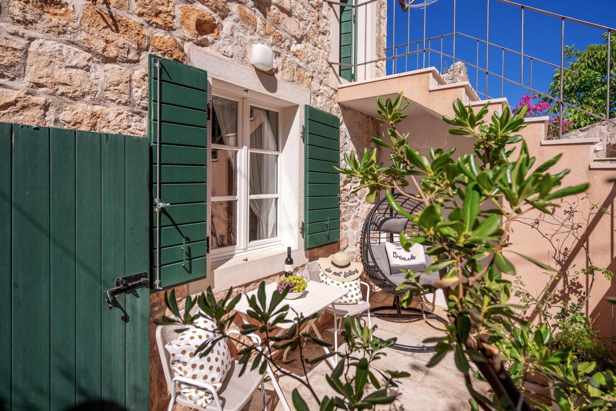 Stonehouse 22 - Zf Hvar *