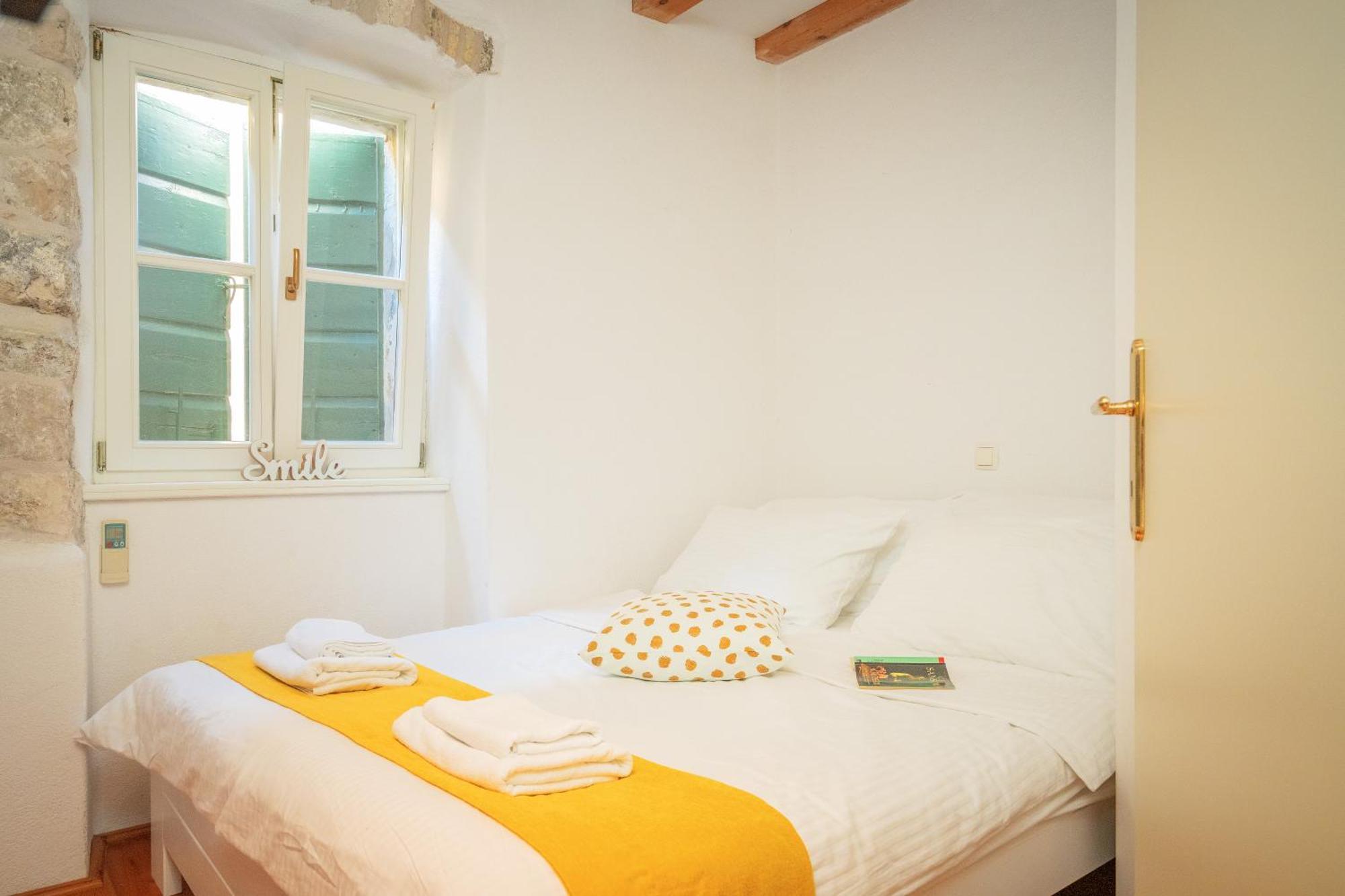 Stonehouse 22 - Zf Hvar *