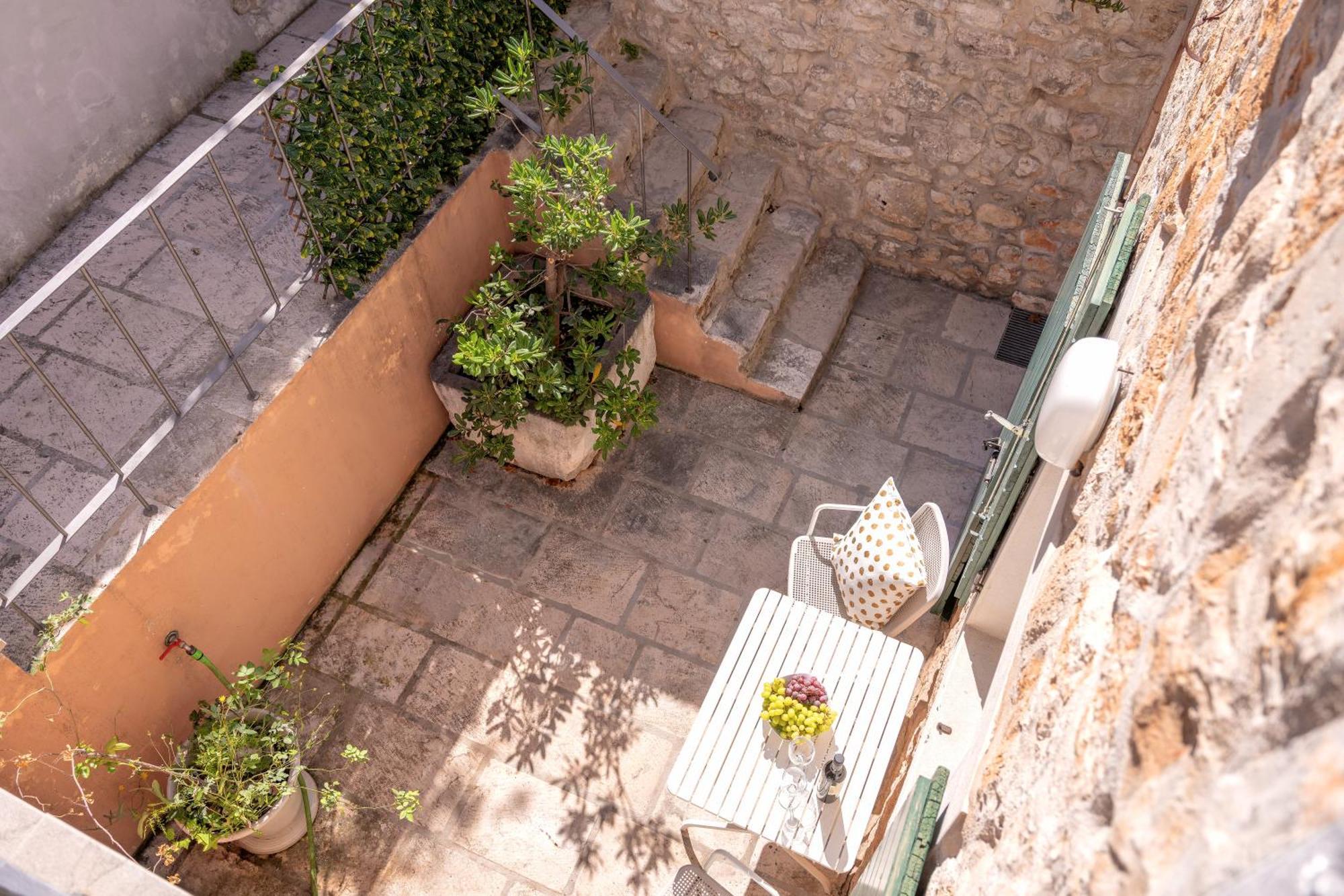 Stonehouse 22 - Zf Hvar